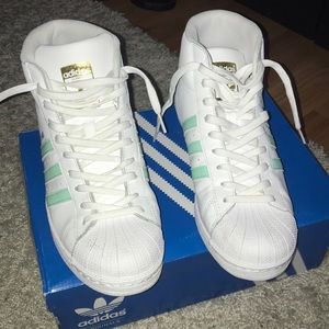 Adida pro model sneakers